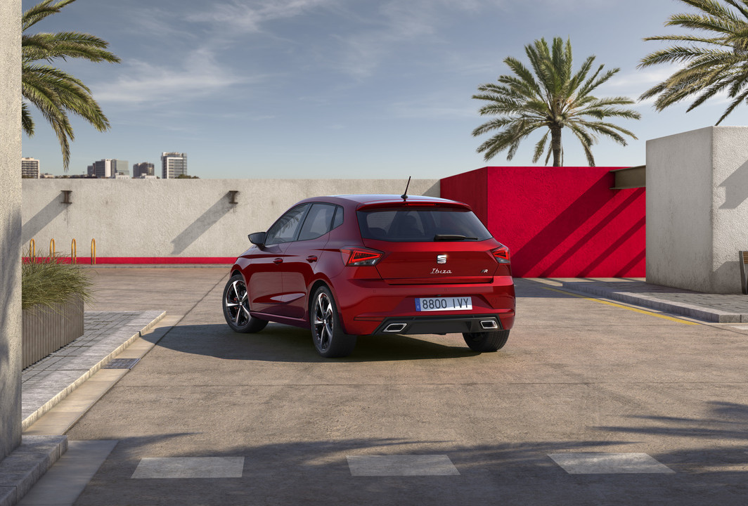 Arrière d'une voiture SEAT Ibiza rouge